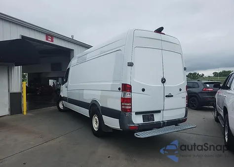 2018 Mercedes-Benz Sprinter 2500 High Roof V6 из США, поврежденный, VIN WD3PE8CD5JP598649